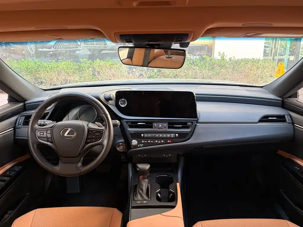 Lexus ES — миниатюра 13