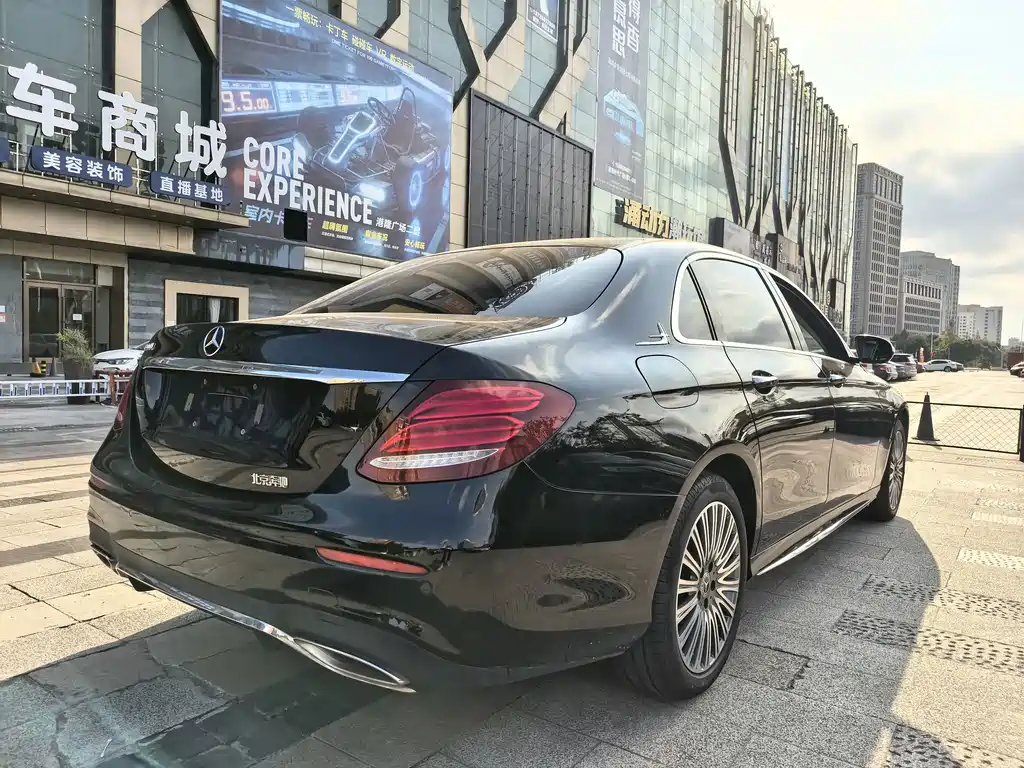 Mercedes-Benz E-Class — миниатюра 16