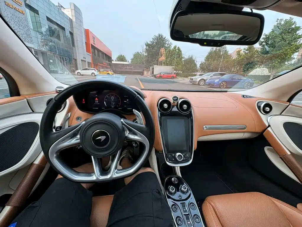 McLaren GT — миниатюра 12
