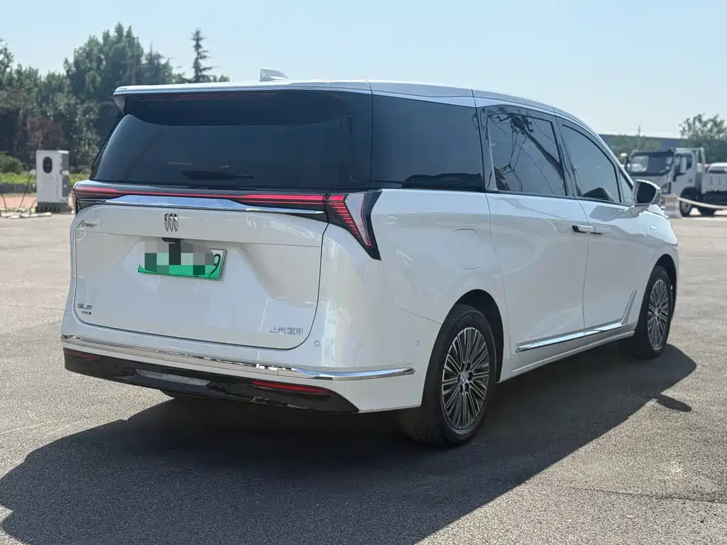 Buick GL8 Hybrid — миниатюра 7