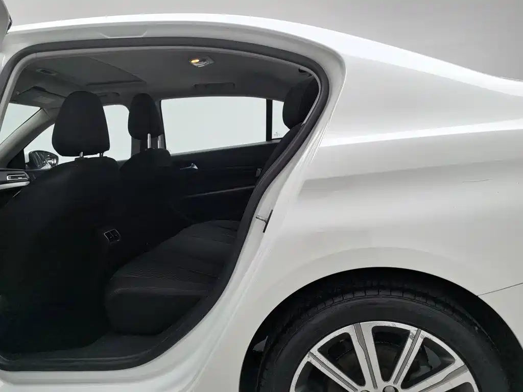 Peugeot 408 — миниатюра 15