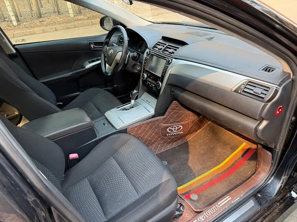 Toyota Camry — миниатюра 5