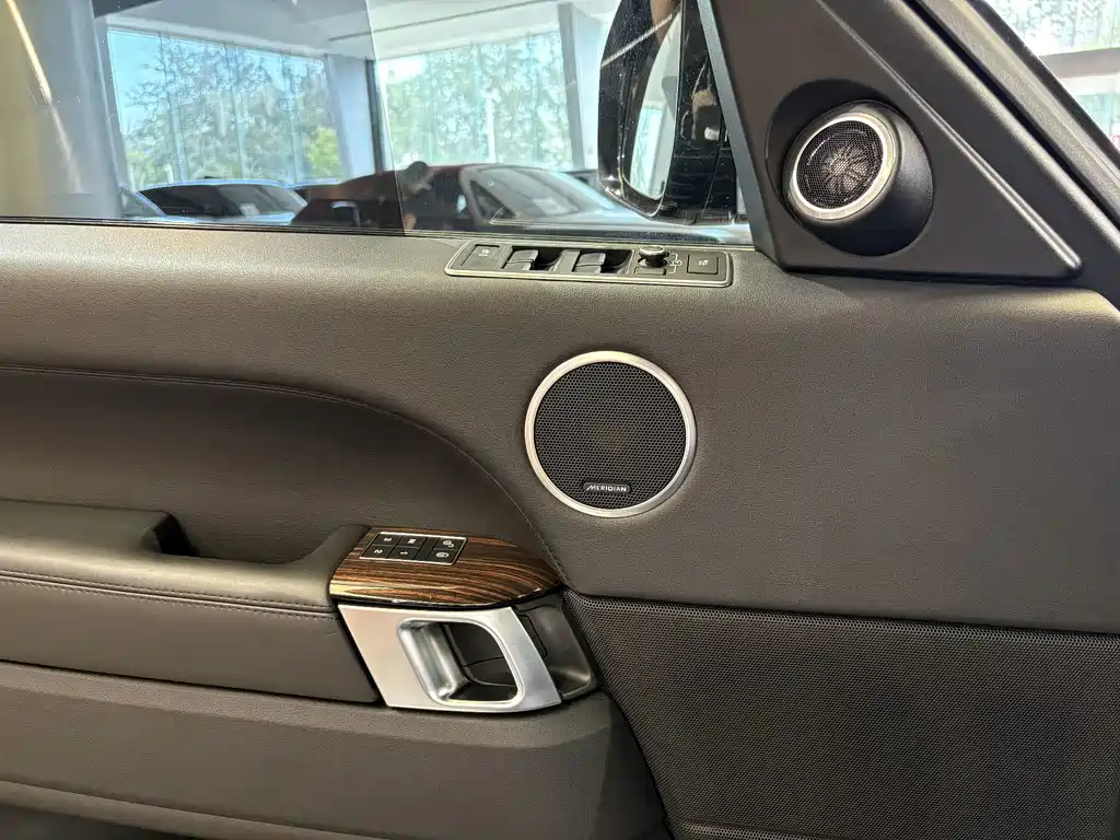Land Rover Range Rover — миниатюра 24
