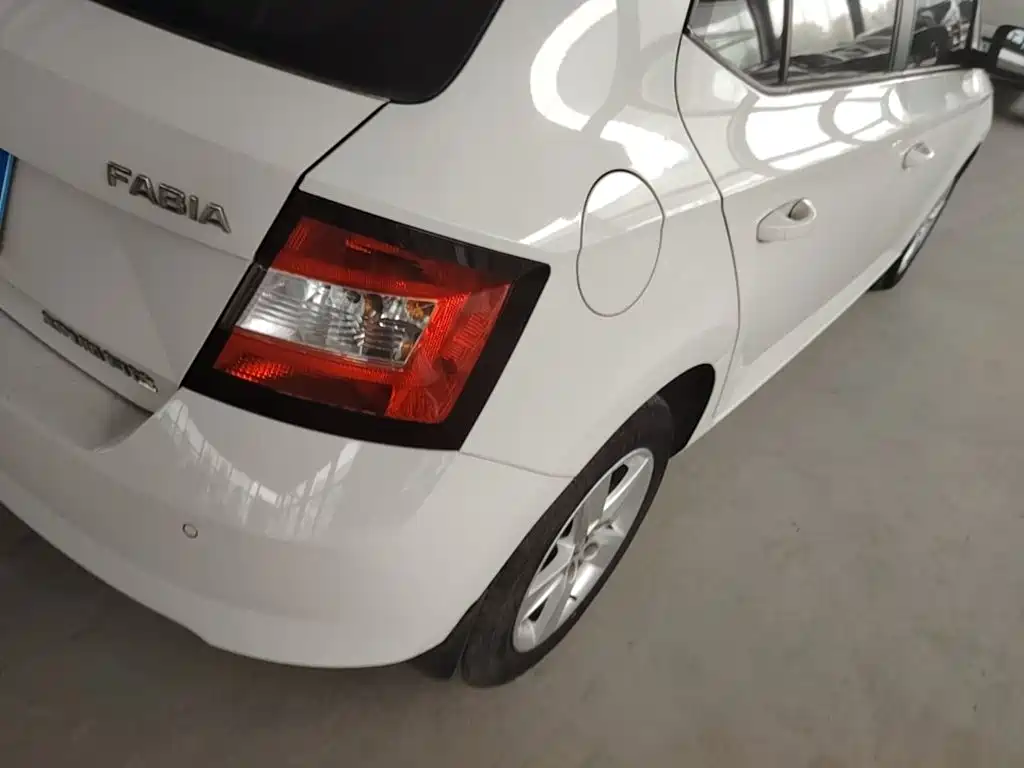 Skoda Fabia — миниатюра 8