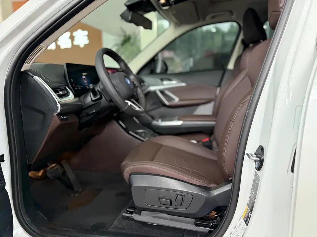 BMW iX1 2025 eDrive25L M Sport