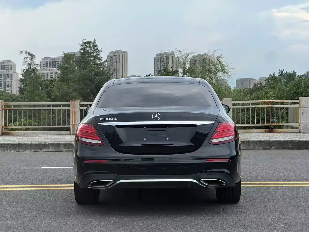 Mercedes-Benz E-Class — миниатюра 5