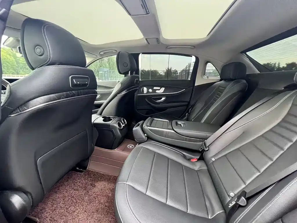 Mercedes-Benz E-Class — миниатюра 9