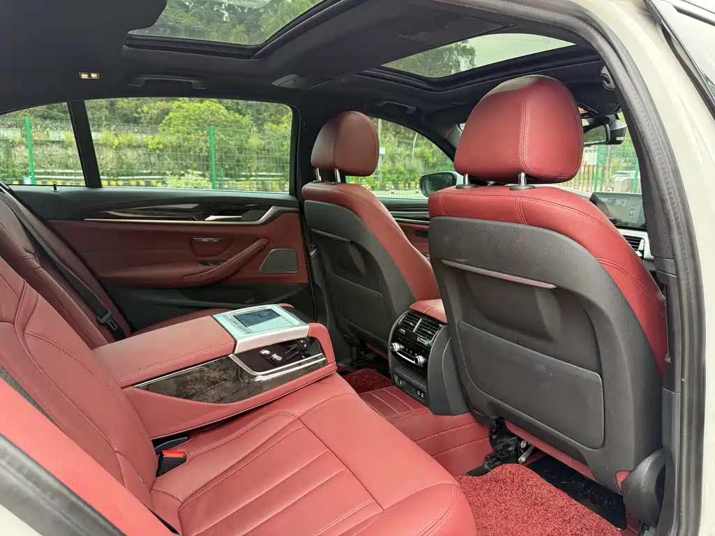 BMW 5 Series — миниатюра 7