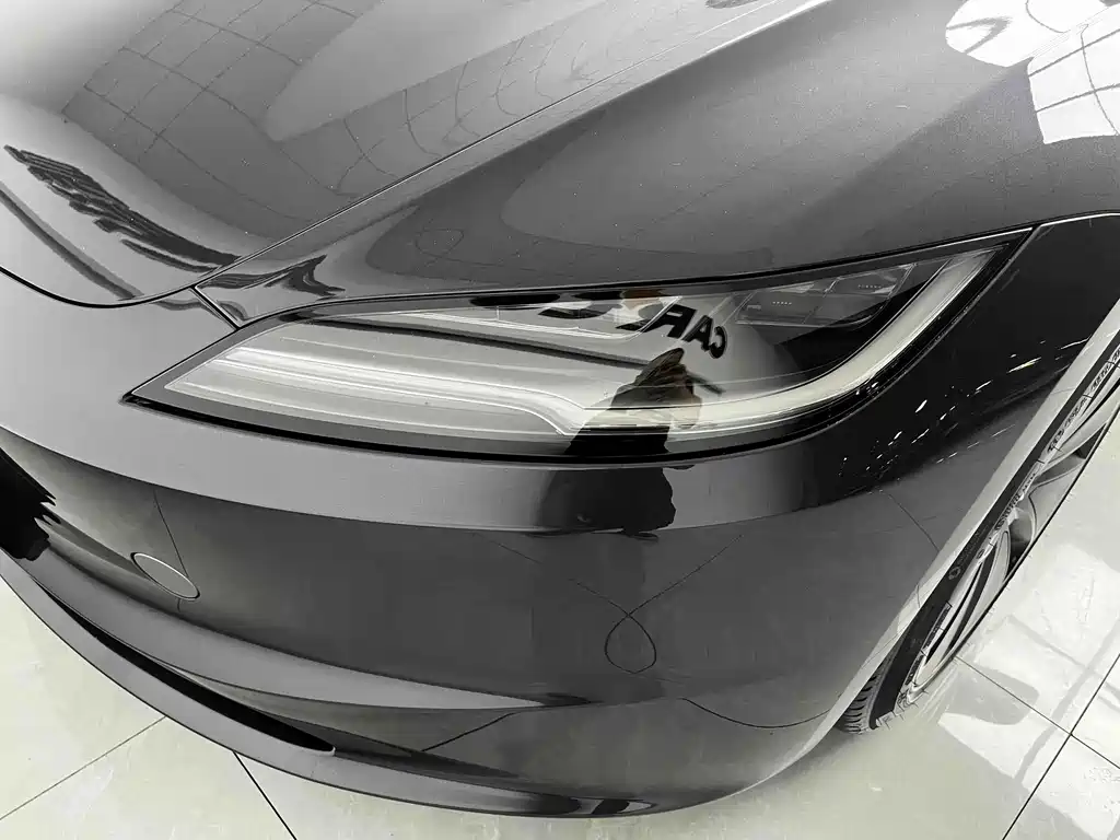 Tesla Model 3 — миниатюра 12