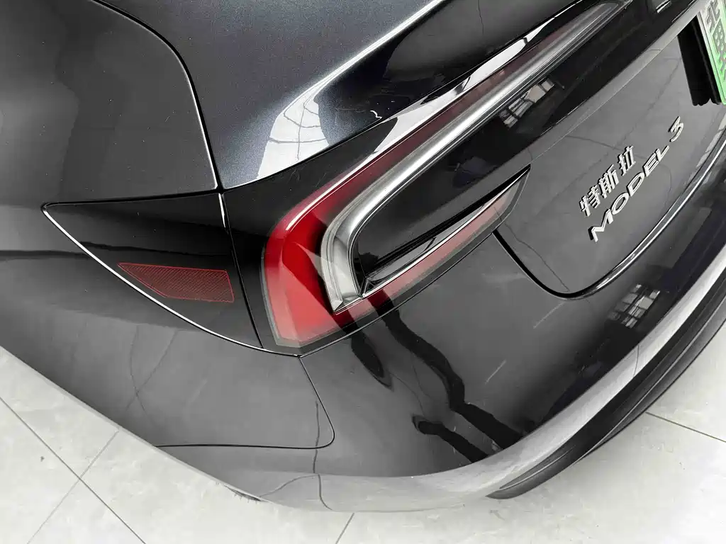 Tesla Model 3 — миниатюра 13