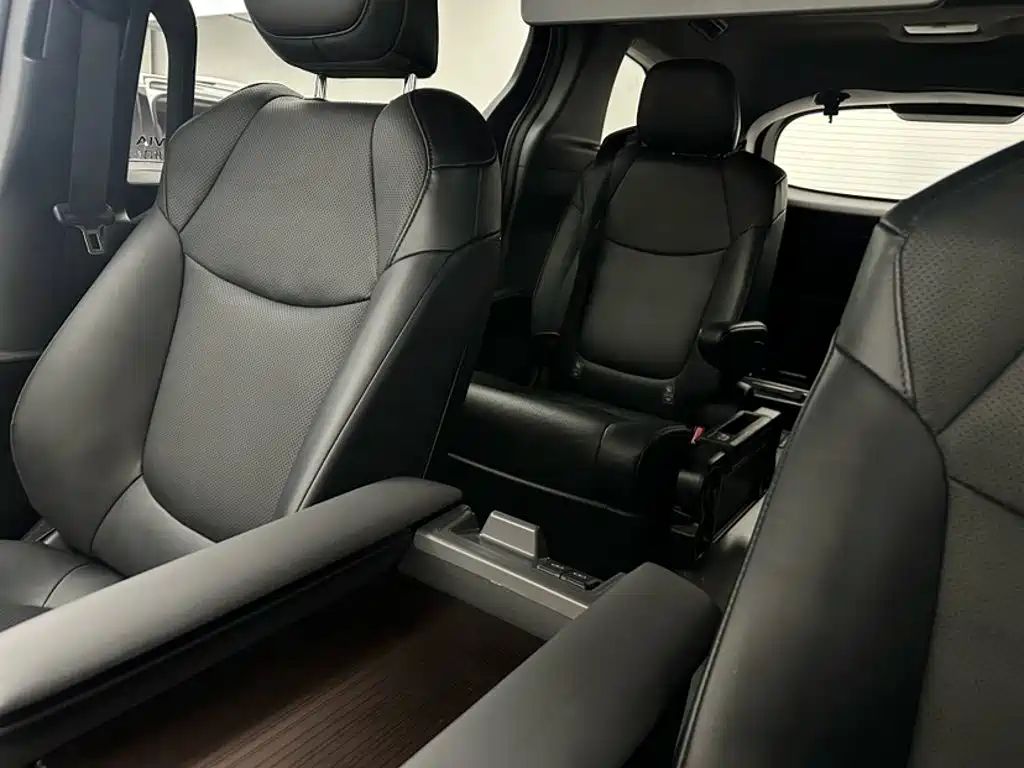 Toyota Granvia — миниатюра 19
