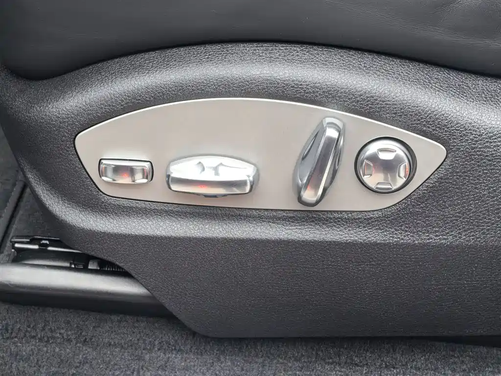 Porsche Macan — миниатюра 13