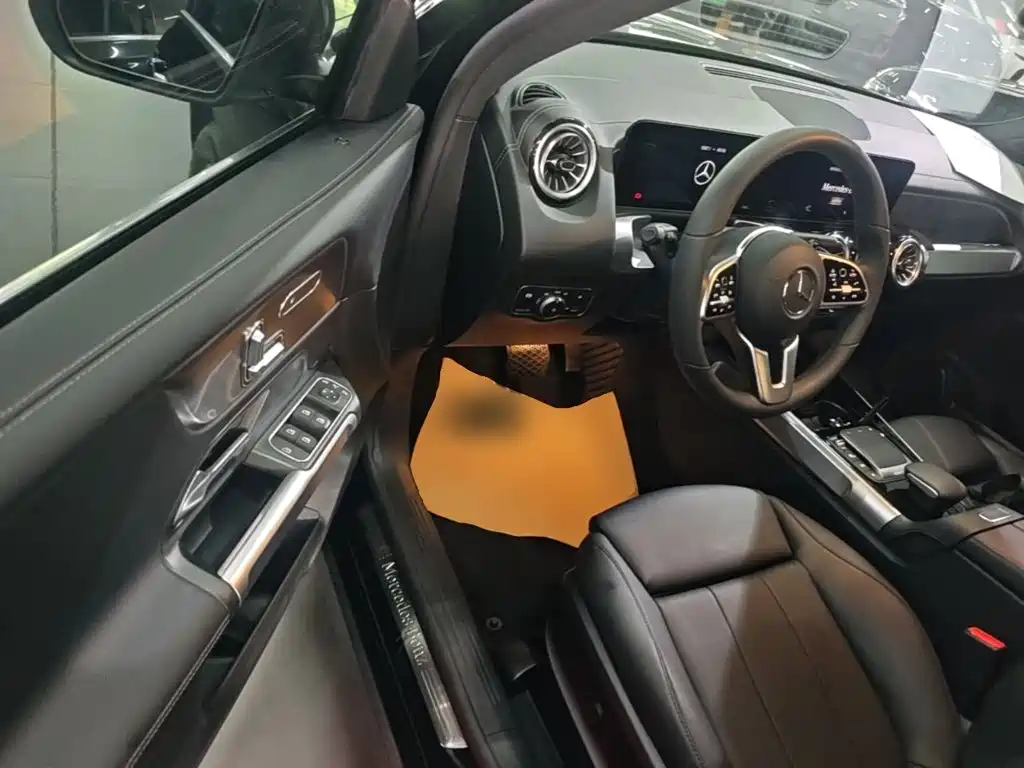 Mercedes-Benz GLB — миниатюра 16