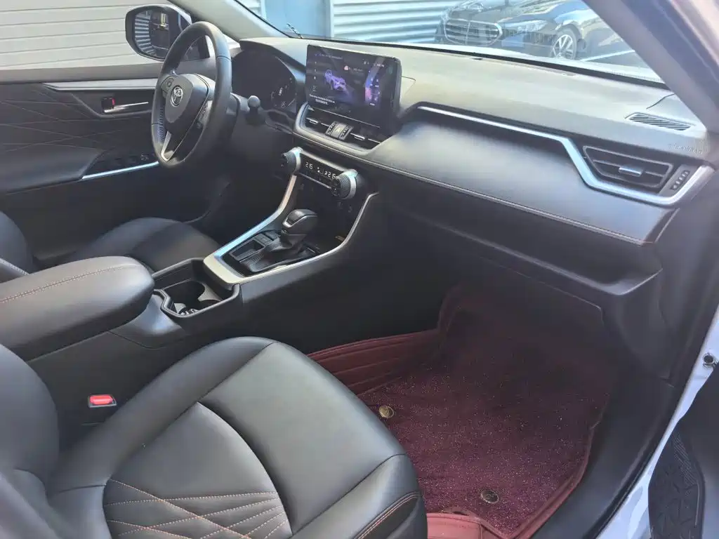 Toyota RAV4 — миниатюра 9