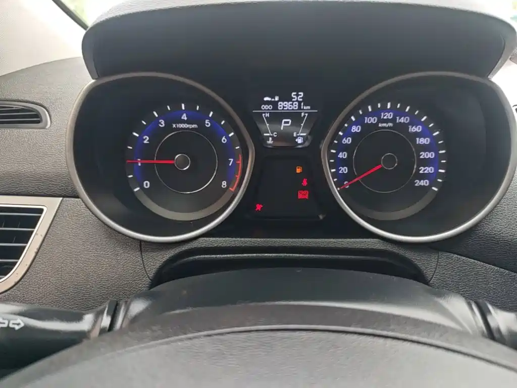 Hyundai Elantra Langdong — миниатюра 12
