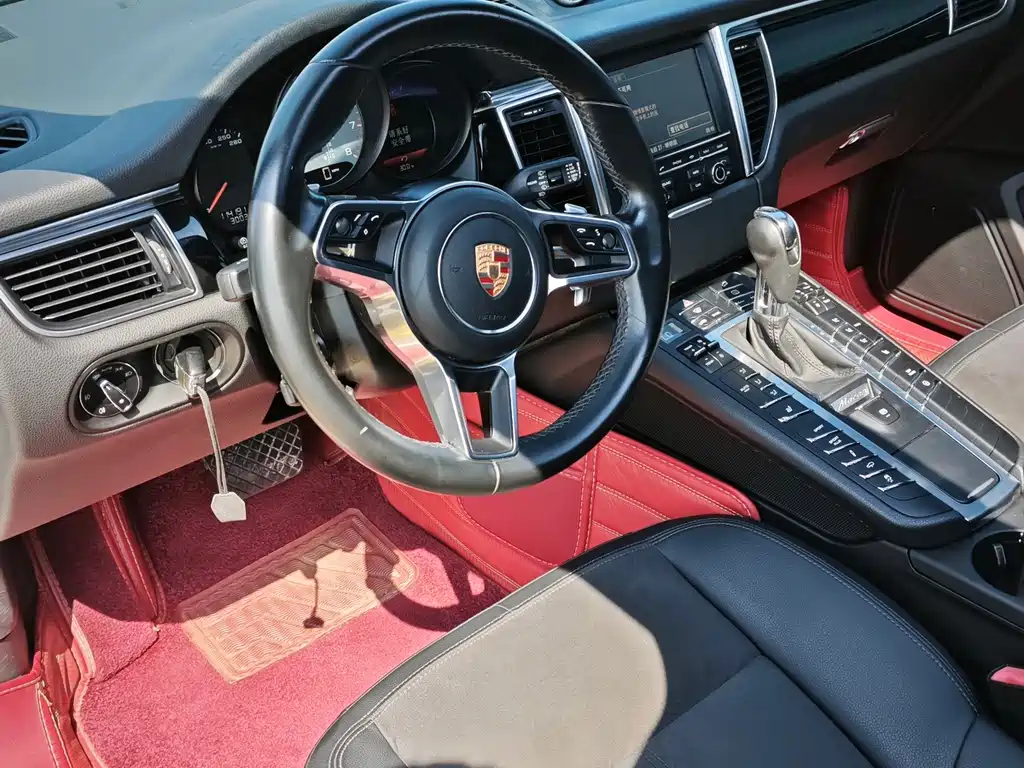 Porsche Macan — миниатюра 7