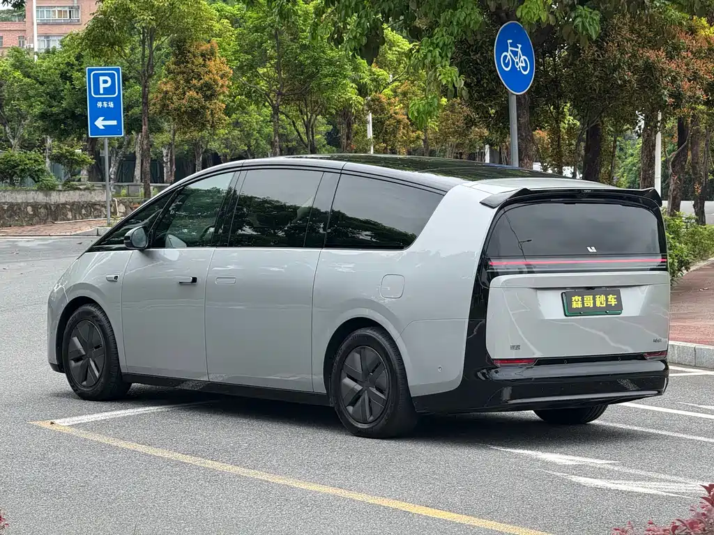 Li Auto MEGA 2024 Ultra
