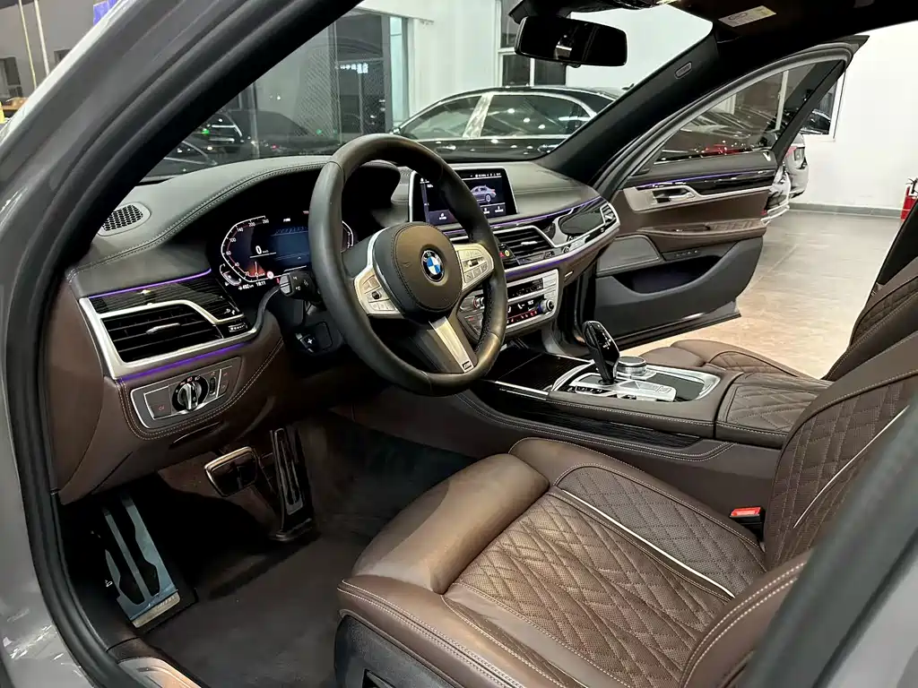 BMW 7 Series — миниатюра 7