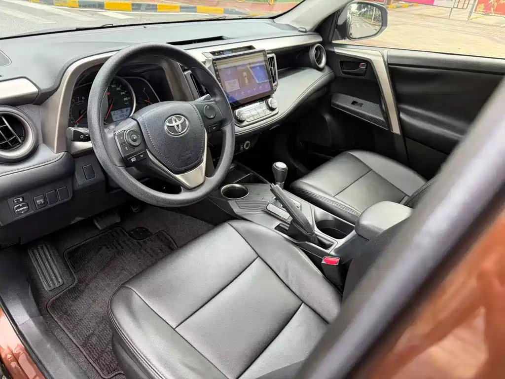 Toyota RAV4 — миниатюра 9