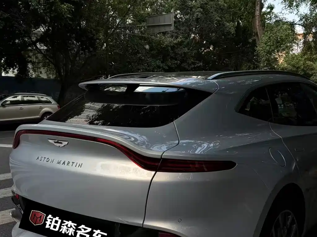 Aston Martin DBX — миниатюра 4