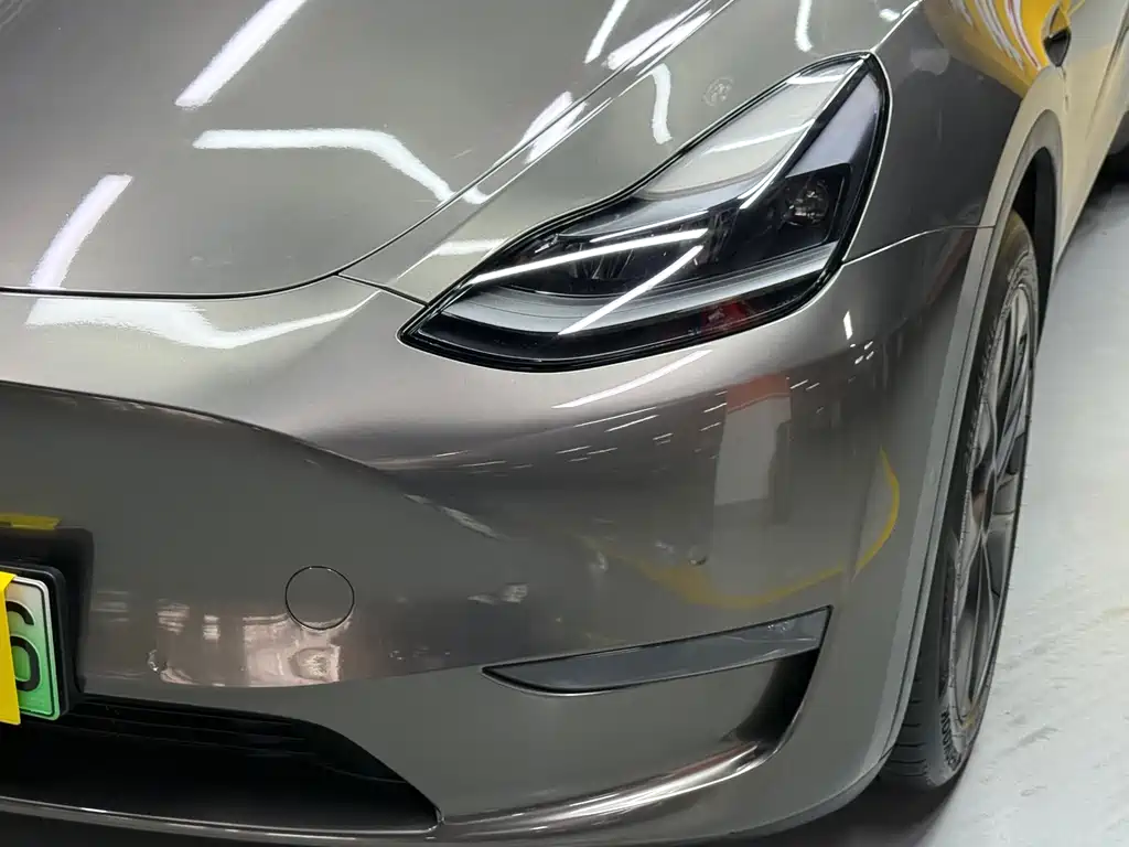 Tesla Model Y — миниатюра 20