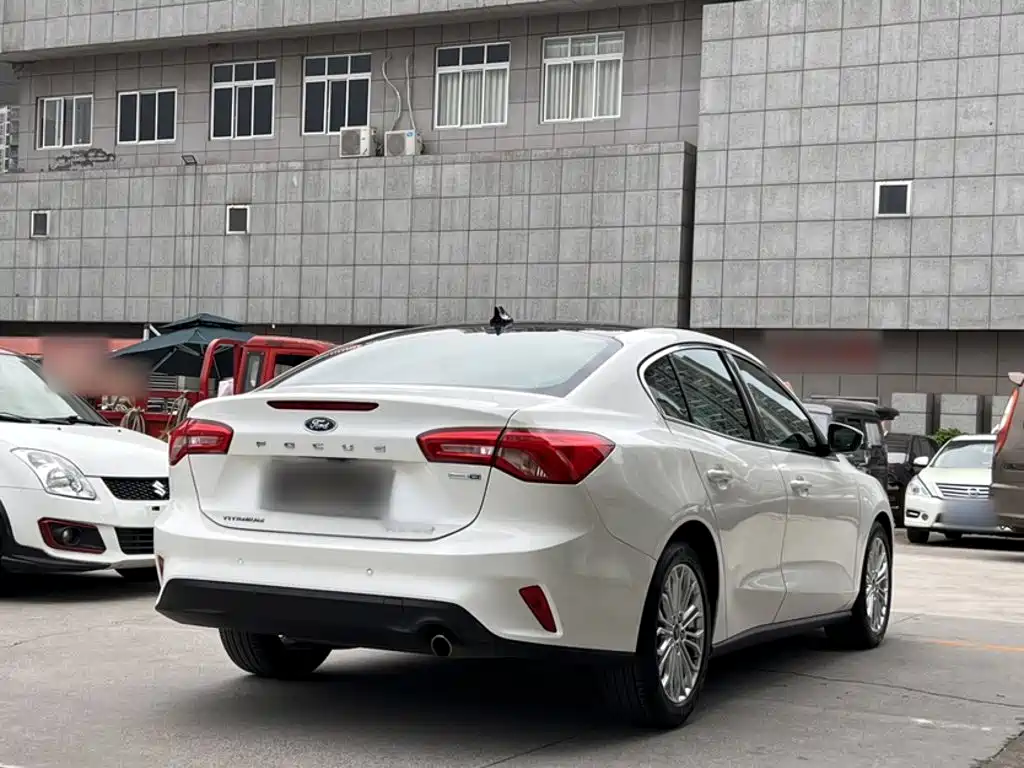 Ford Focus — миниатюра 7