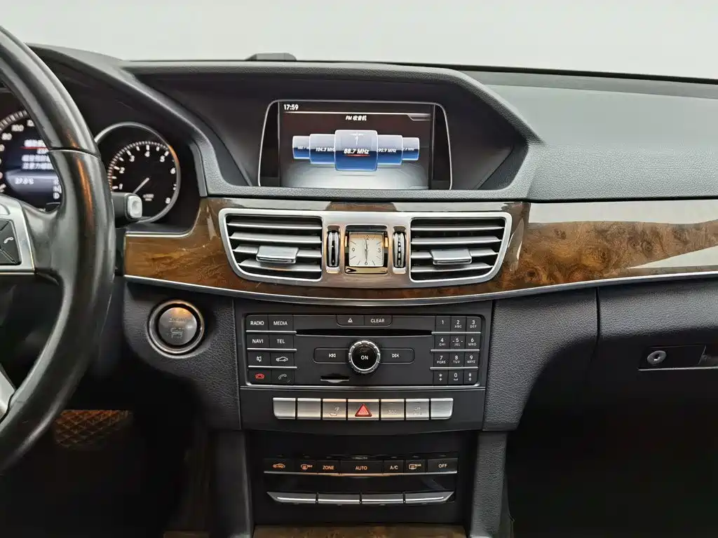 Mercedes-Benz E-Class — миниатюра 12