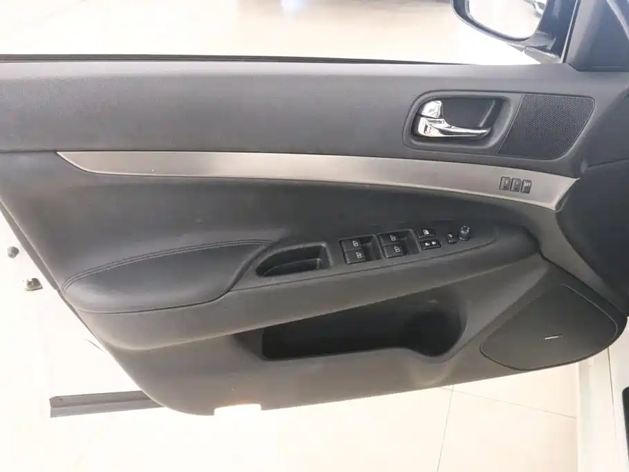 Infiniti G G25 Sedan Luxury Sport Edition, фото 11