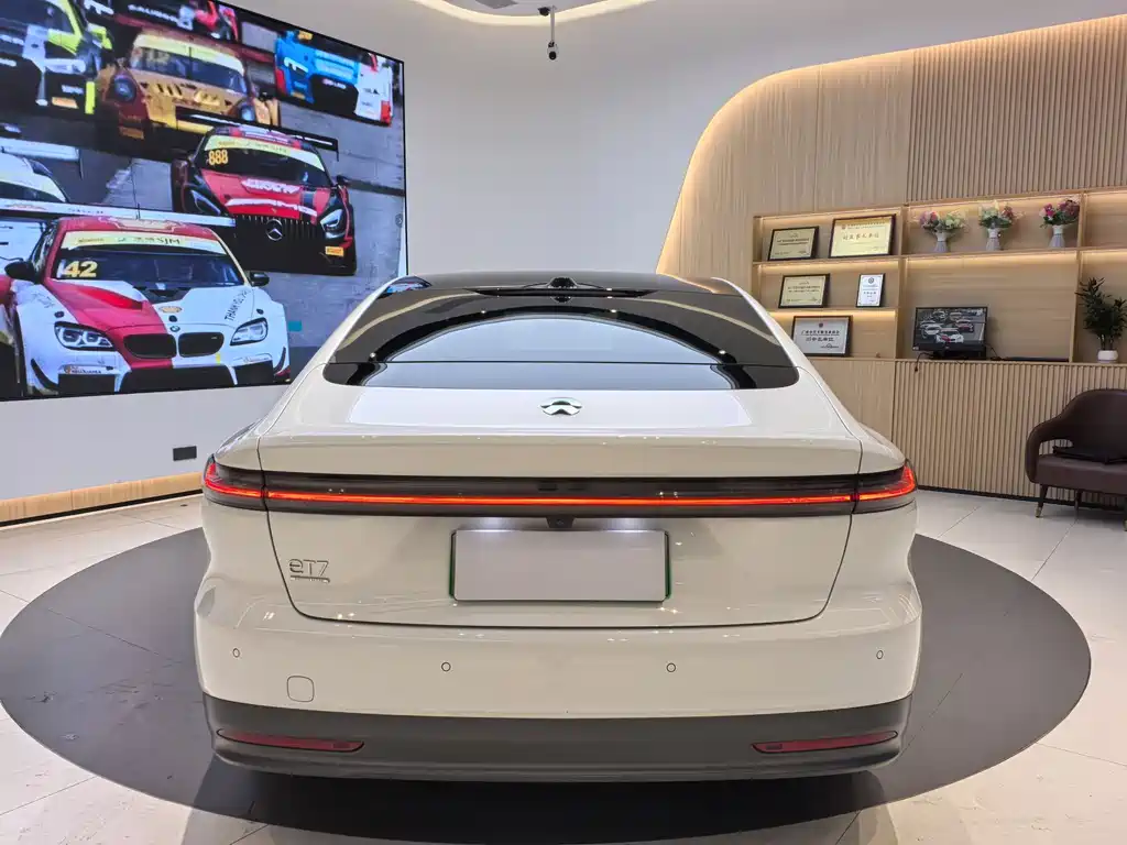 NIO NIO ET7
