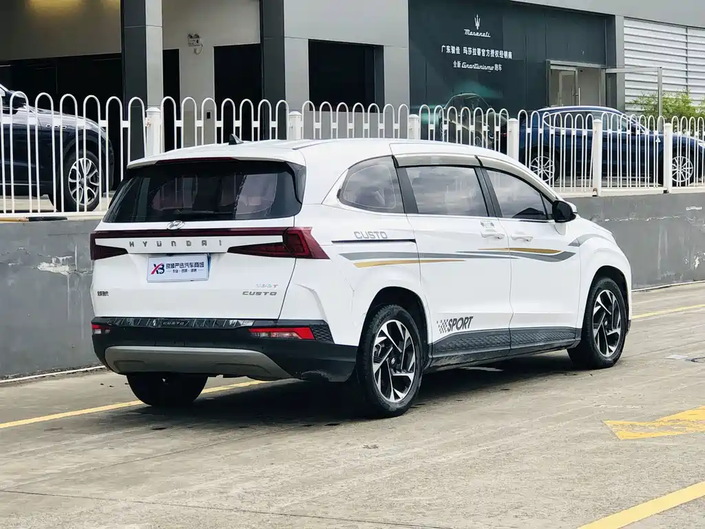 Hyundai Custo — миниатюра 3