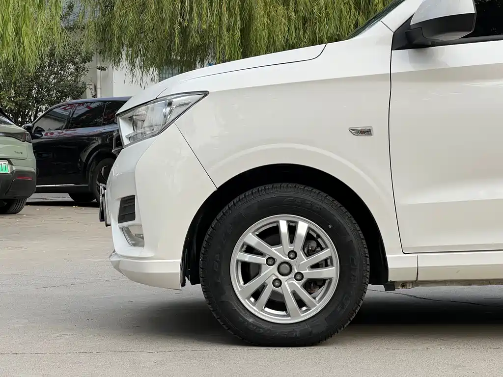 Wuling Hongguang — миниатюра 10