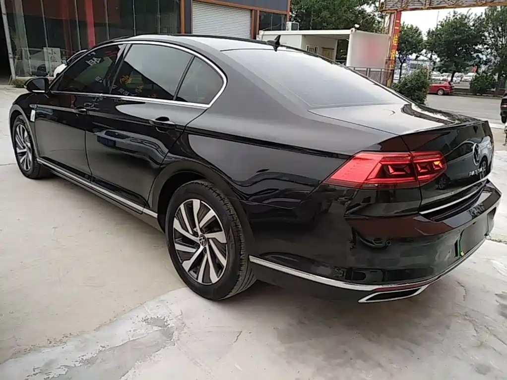 Volkswagen Magotan PHEV — миниатюра 5