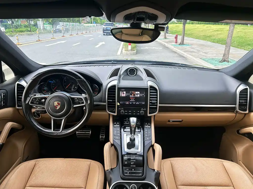 Porsche Cayenne — миниатюра 15
