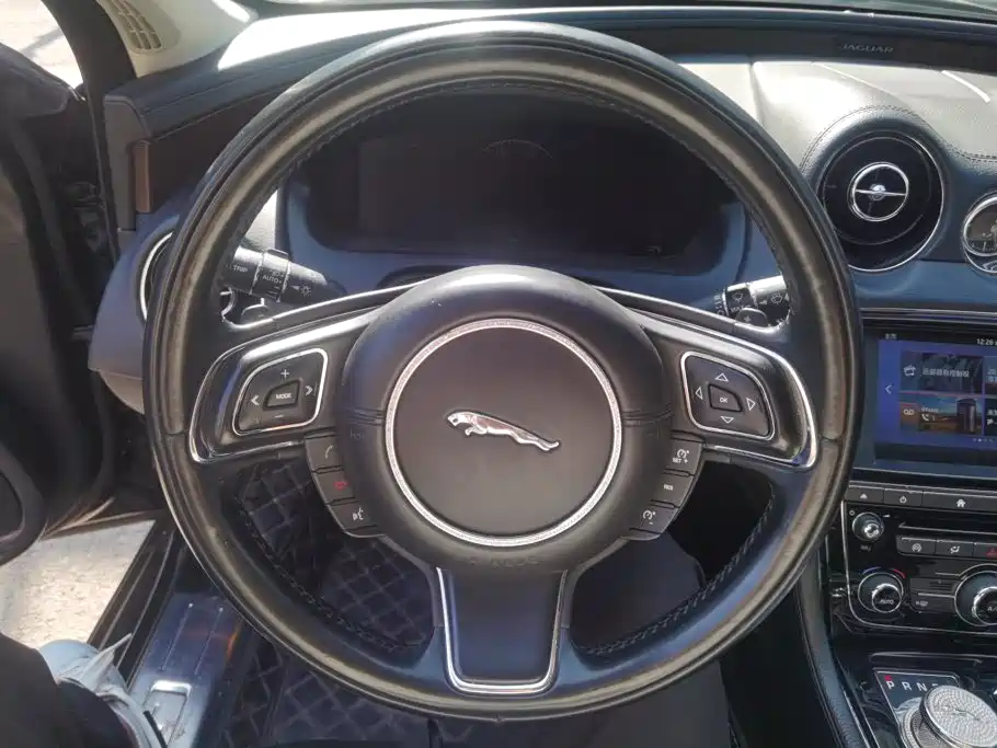 Jaguar XJ — миниатюра 15