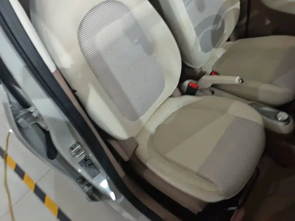 Wuling MINIEV — миниатюра 25