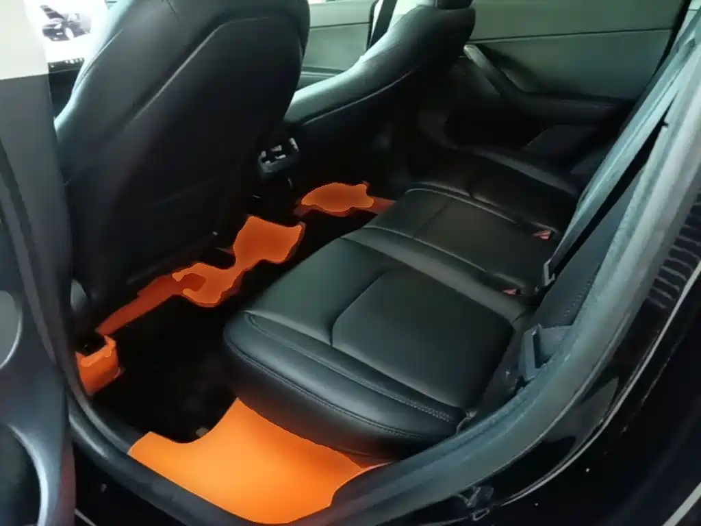 Tesla Model Y — миниатюра 17