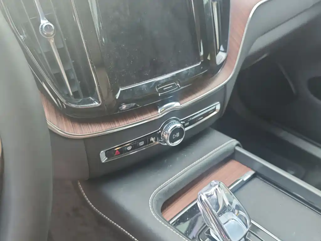 VOLVO XC60 PLUG IN HYBRID