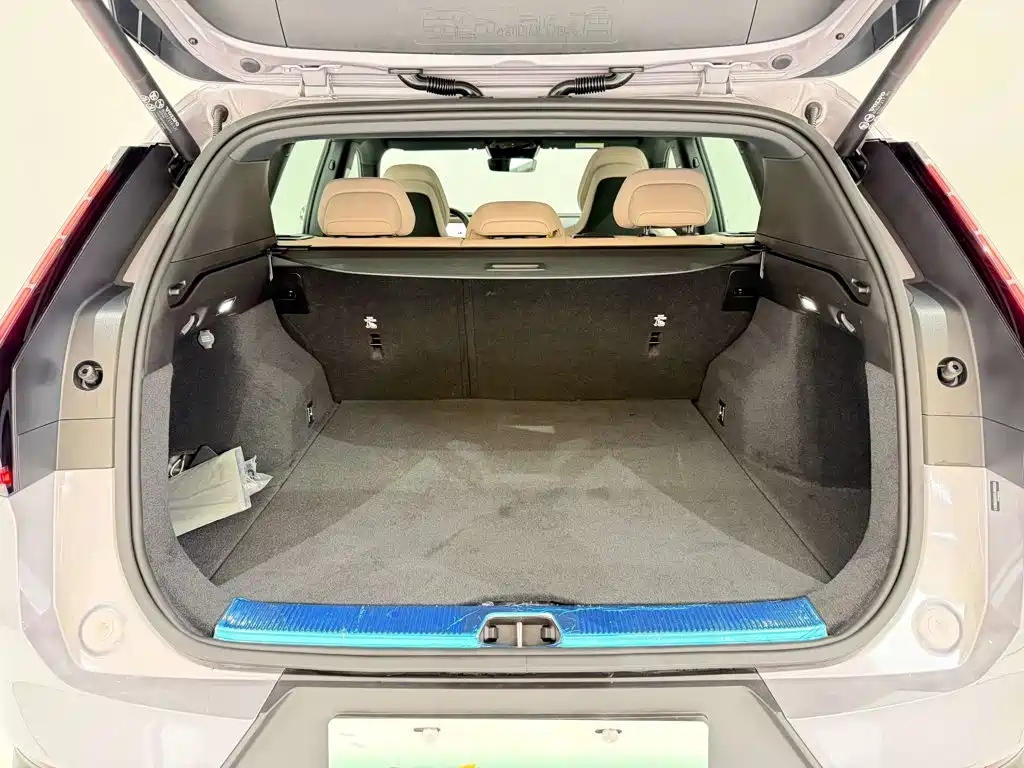 Volvo XC70 PHEV — миниатюра 28