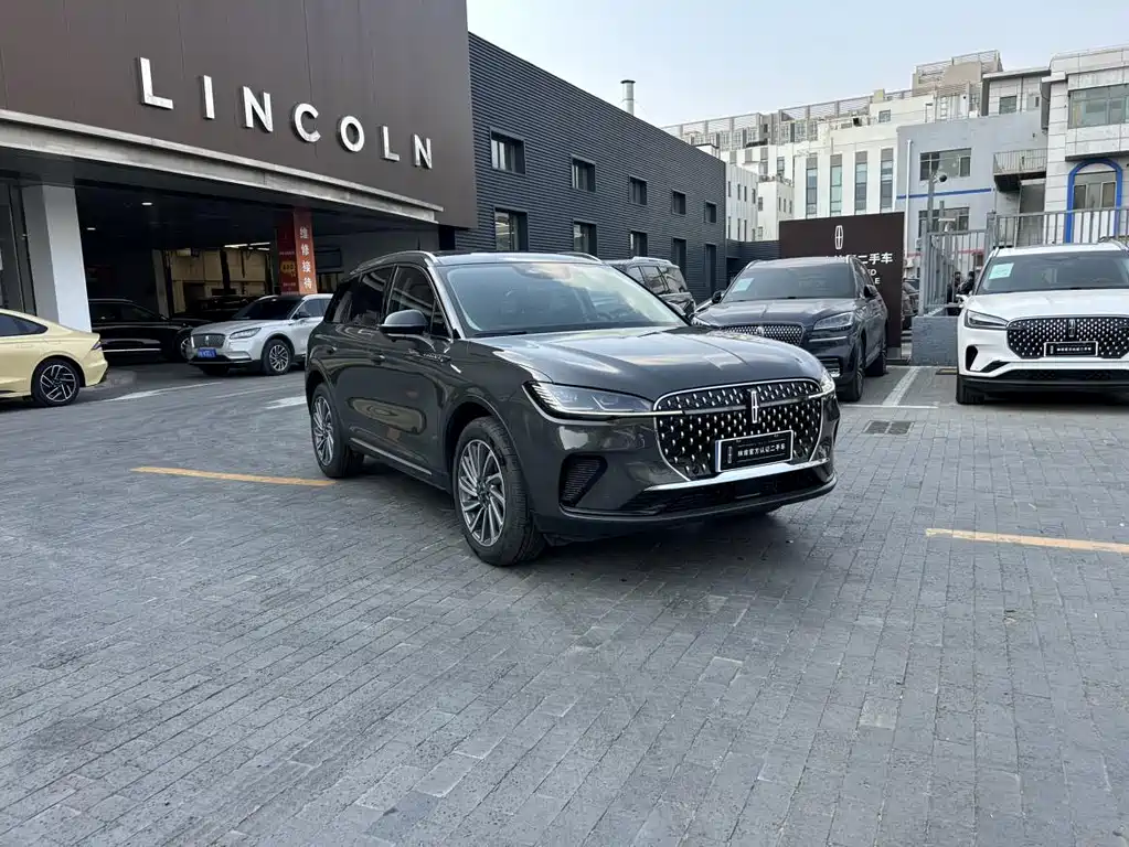 Lincoln Corsair — миниатюра 4