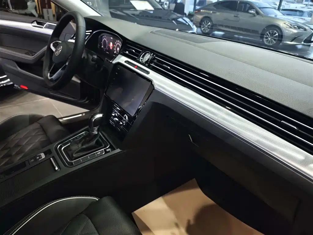 VOLKSWAGEN MAGOTAN GTE PLUG IN HYBRID