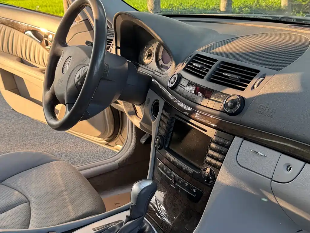 Mercedes-Benz E-Class — миниатюра 17