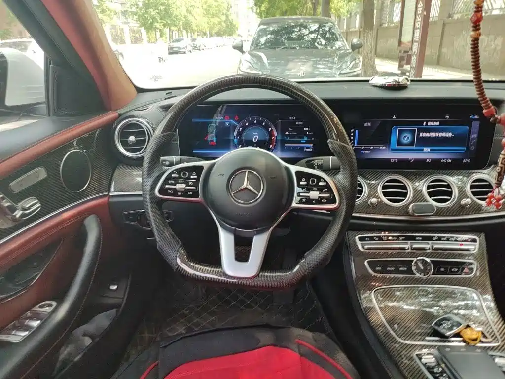 Mercedes-Benz E-Class — миниатюра 11