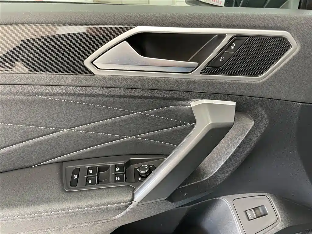 Volkswagen Tiguan L L 2024 330TSI AT R-Line