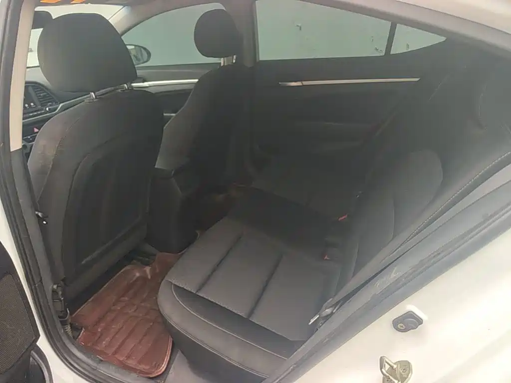 Hyundai Elantra — миниатюра 17