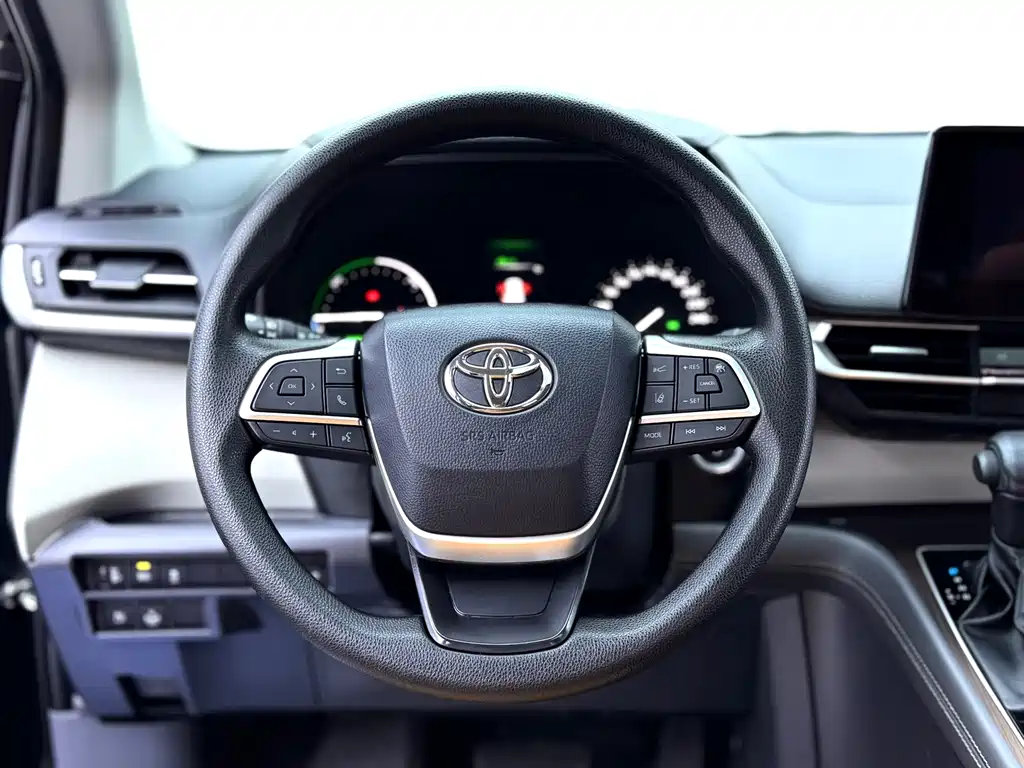 Toyota Sienna — миниатюра 22