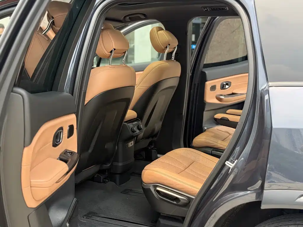 NIO ES8 2020 580KM мест