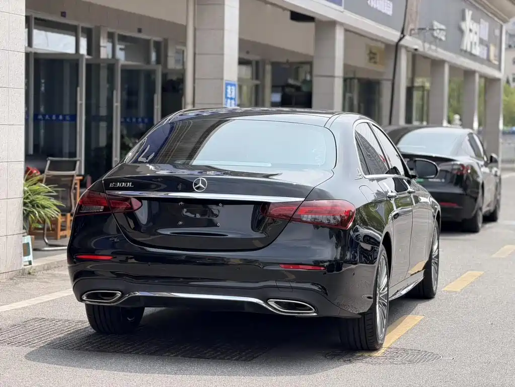Mercedes-Benz E-Class — миниатюра 14