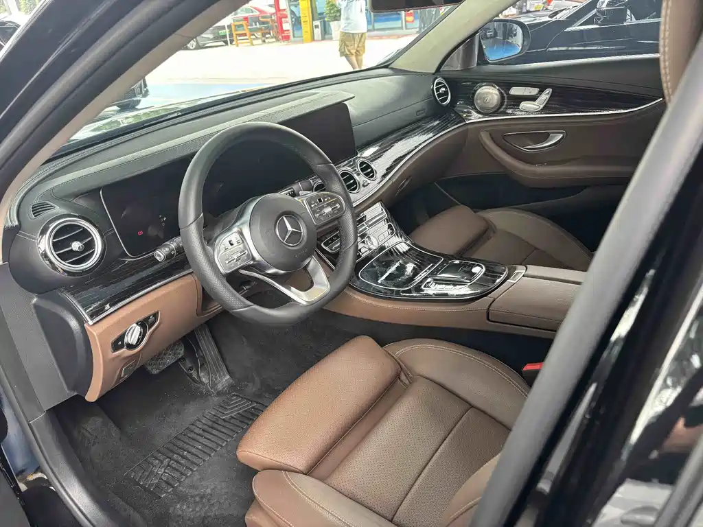 Mercedes-Benz E-Class — миниатюра 7