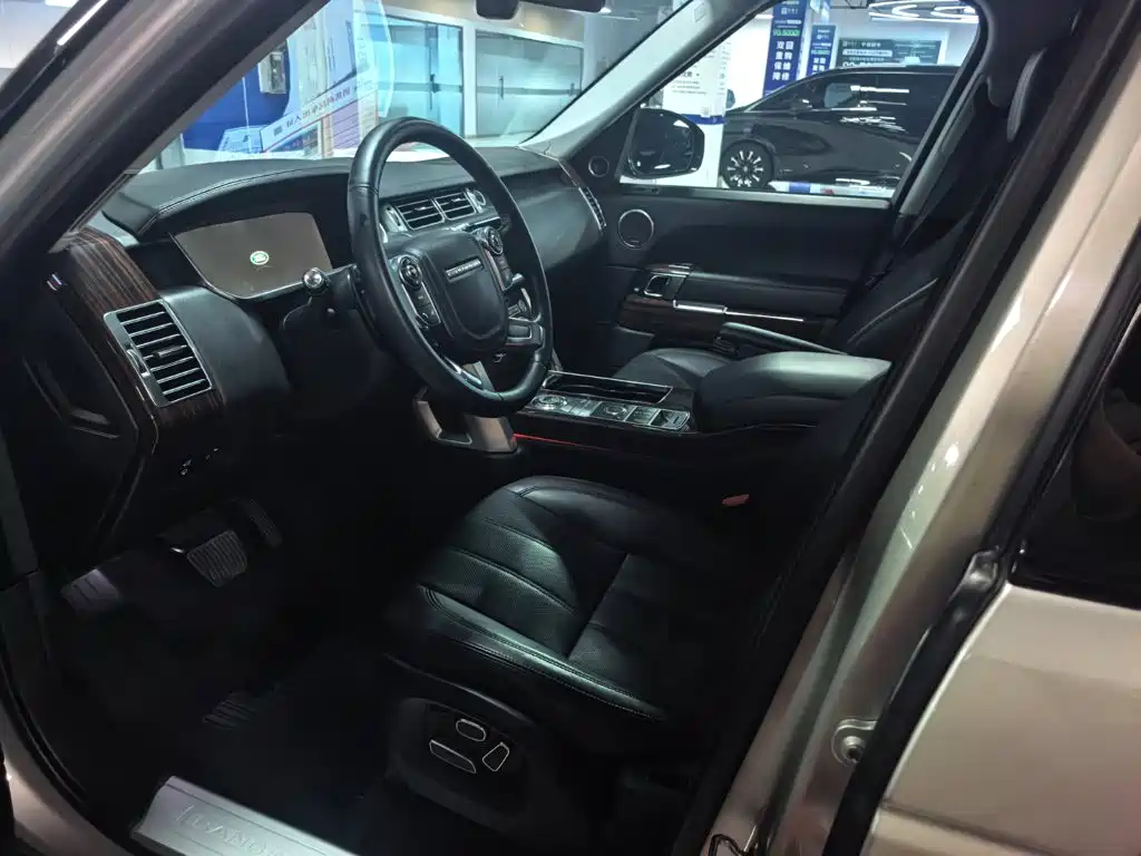 Land Rover Range Rover — миниатюра 5