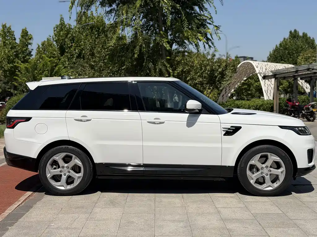 Land Rover Sport PHEV — миниатюра 7